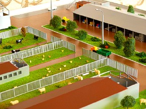 The model of the farm contains a central lawn